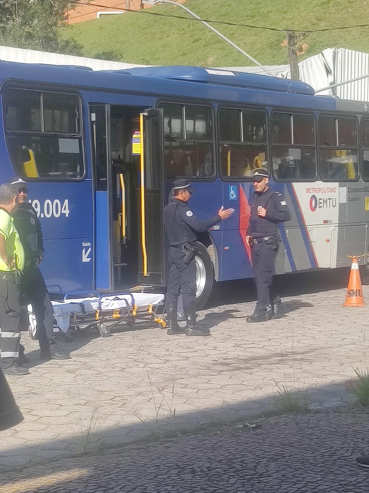 Passageiros Ficam Feridos Ap S Nibus Bater Contra Poste Na Rodovi Ria