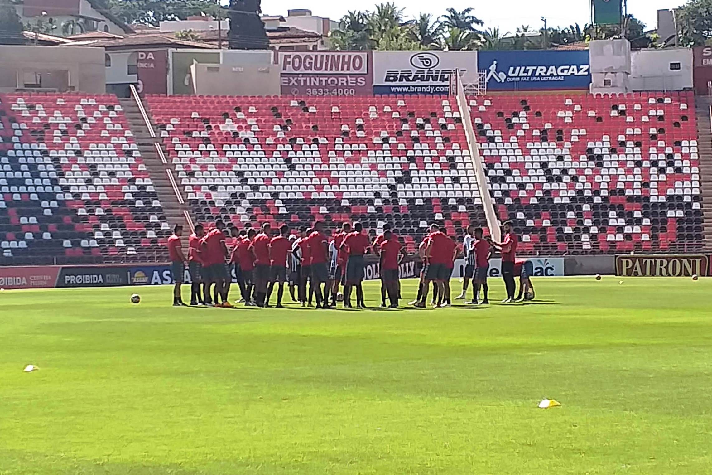 Com meio-campo desfalcado, Botafogo recebe o São Bento