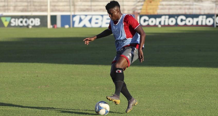 com-erick-luis-no-time,-botafogo-encara-o-brasil-de-pelotas-pela-serie-b