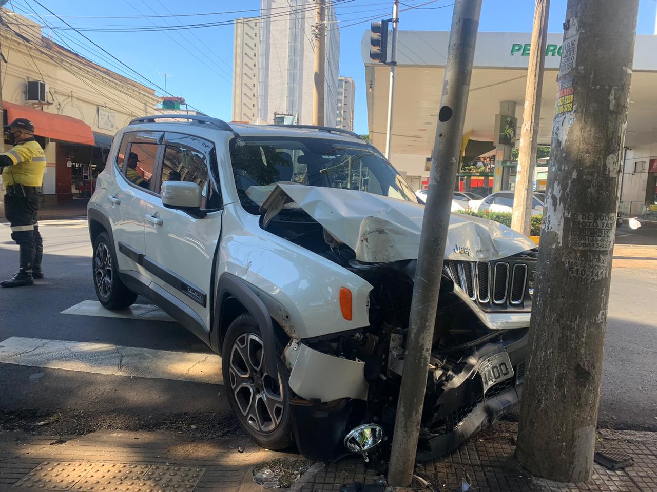 Cruzamento registra dois acidentes em 10 minutos no Padre