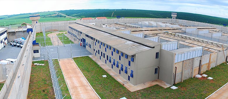 presidios Mulher tenta entrar em presídio com celulares no cabelo