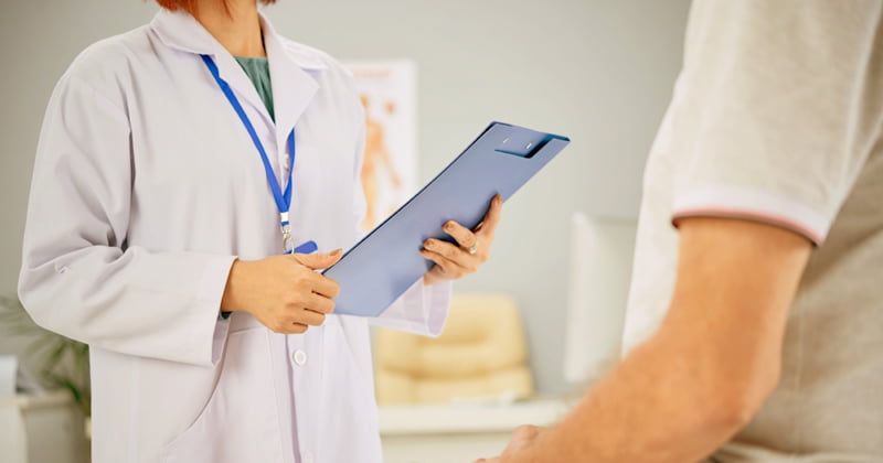 Jovem espera por consulta há quatro meses em rede pública de saúde no interior de SP