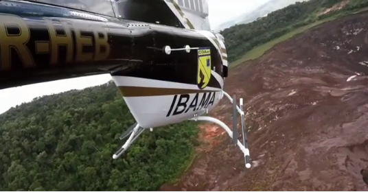 Helicóptero cai no Lago de Furnas