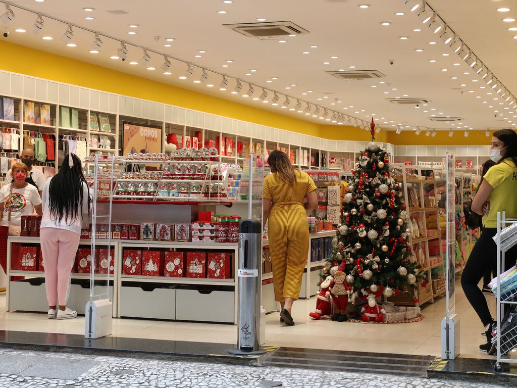 comercio_decoracao_de_natal_rvrsa_abr_2511213979