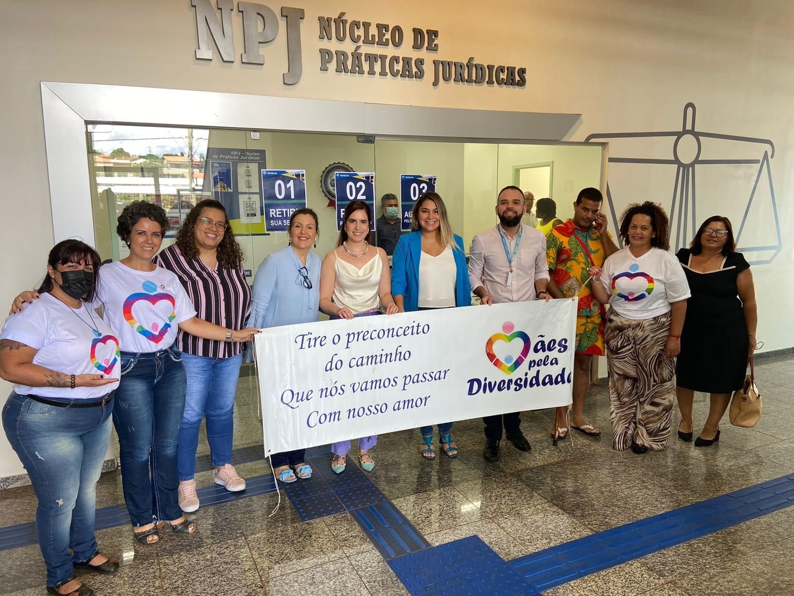 alunos da Estácio atendem transgêneros em Ribeirão Preto