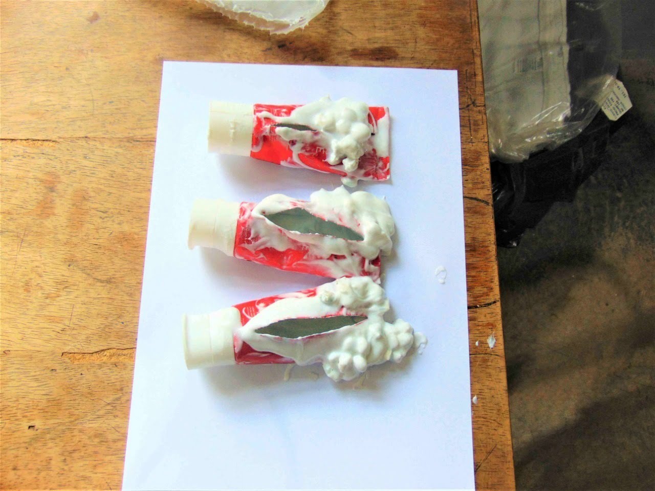 estimulante camuflado no creme dental