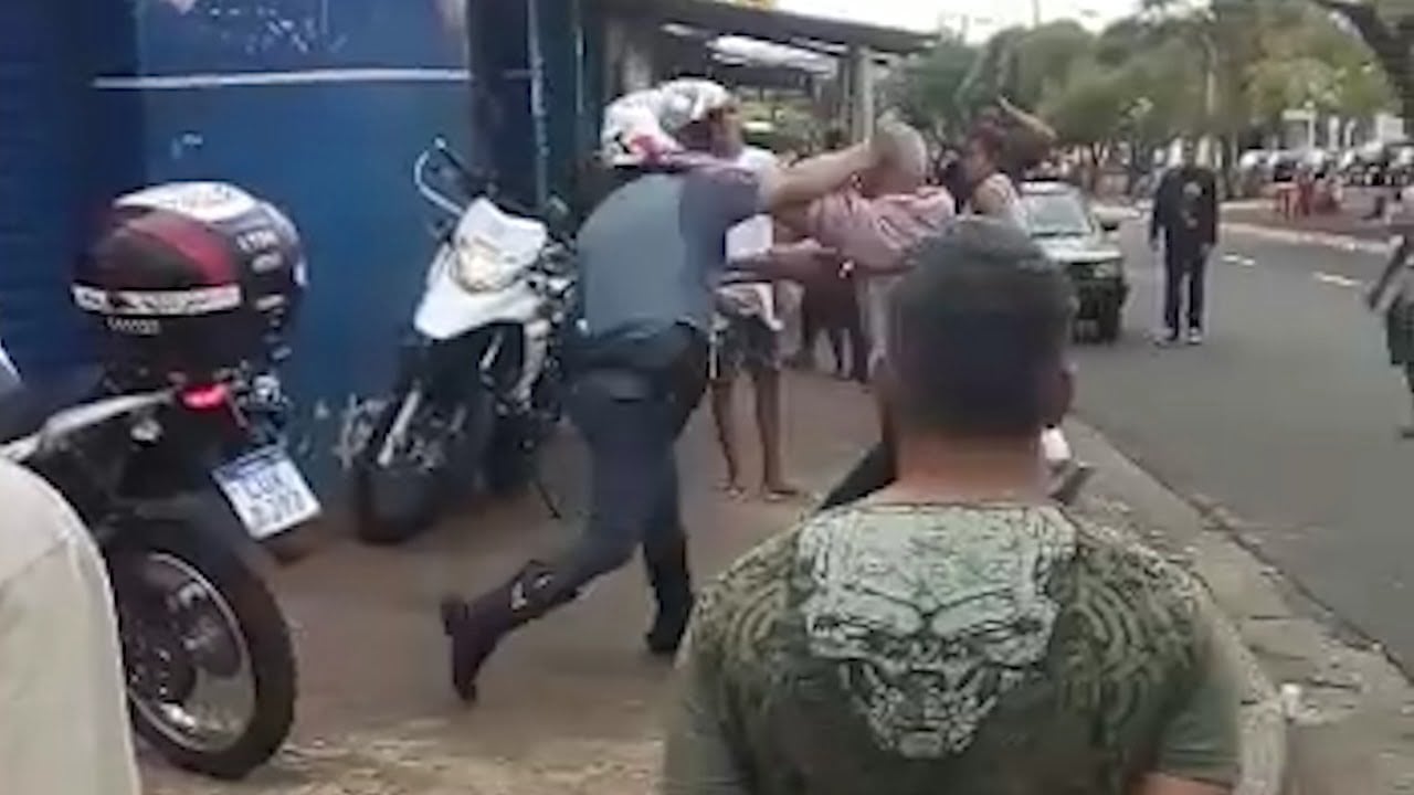 policial agride idoso