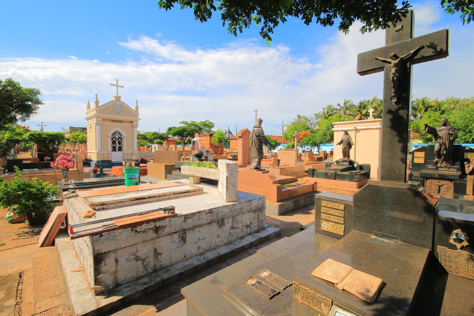 Prefeitura alerta sobre cuidados com a dengue no dia de Finados