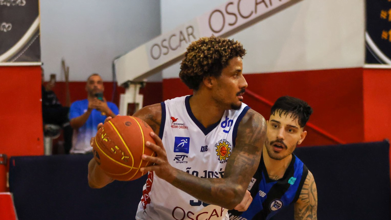 O ala Eddy foi o cestinha da partida com 24 pontos; em final emocionante, São José venceu o Pinheiros no Linneu de Moura