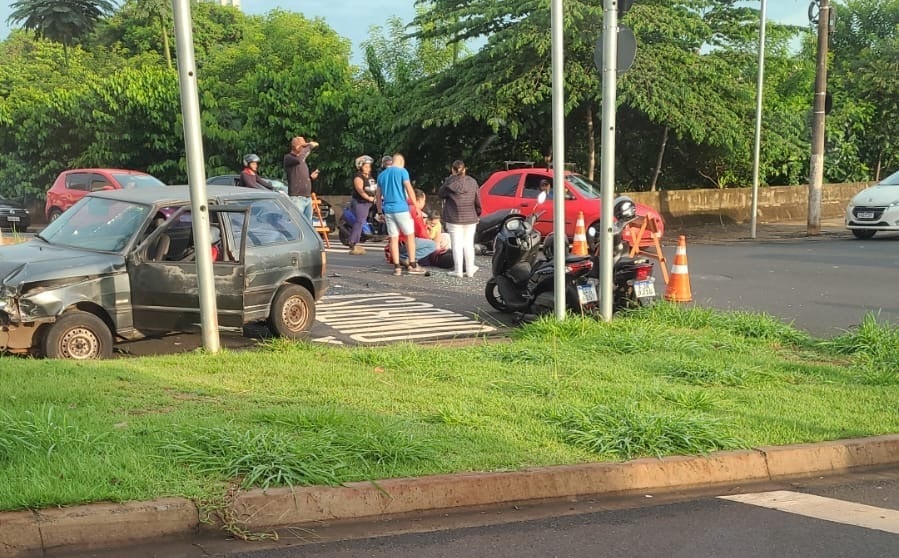 Vídeo Motociclista Fica Ferida Ao Ser Atingida Por Veículo Que Avançou Sinalização Na Zona Sul 9011