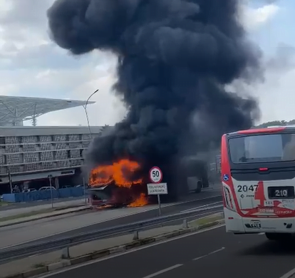Ônibus da linha 224 pega fogo em Campinas Ônibus da linha 224 pega fogo em Campinas