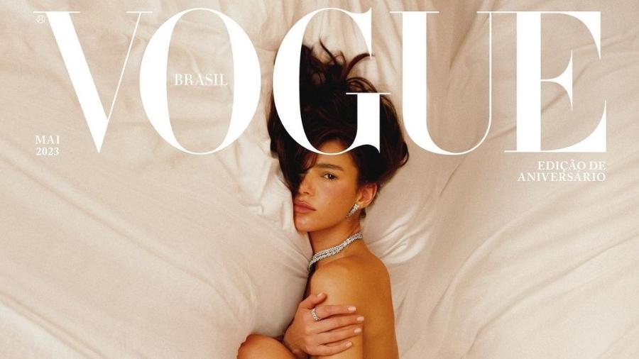 bruna-marquezine-posou-nua-para-a-capa-da-revista-vogue