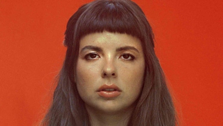 O “arrepiar” do segundo disco solo de Julia Mestre, no Vitrine