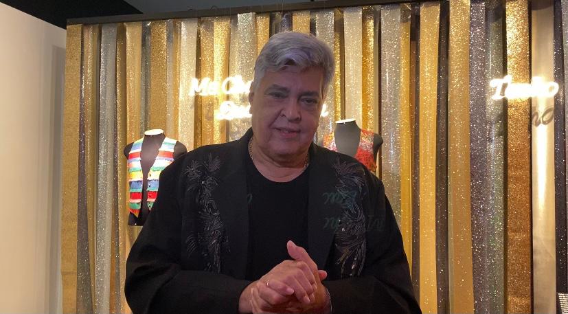 Entrevista com Sidney Magal durante inauguração da exposição