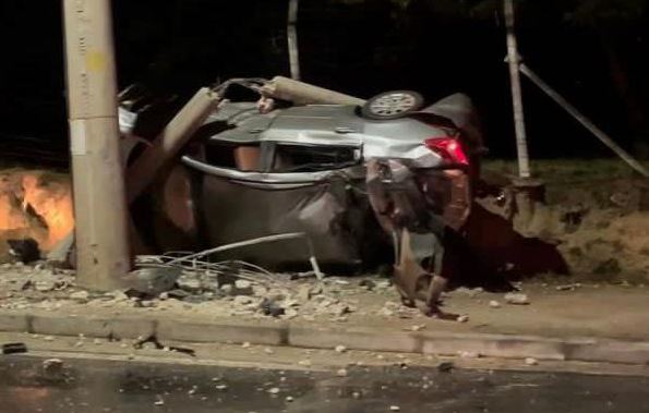 FOTO CAPOTA CARRO - BARBA