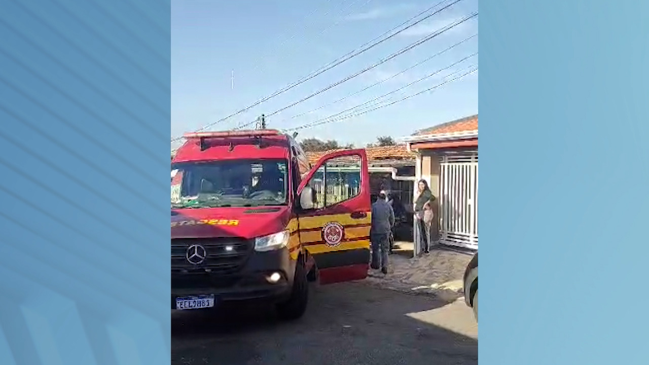 Um homem foi esfaqueado neste domingo (02/07) após uma discussão. O crime aconteceu na Rua Donizete Miranda Onofre, no Bairro DIC I. De acordo com informações apuradas no local, um homem teria pulado o muro da casa da vítima e a esfaqueou. De acordo com moradores do bairro, vítima e autor seriam amigos, mas após uma briga, houve o ataque. O motivo da discussão ainda não foi revelado. O homem esfaqueado foi socorrido pelo resgate do Corpo de Bombeiros em estado grave e levado ao Hospital da PUC-Campinas. O autor segue foragido e a Polícia Civil investiga o caso.