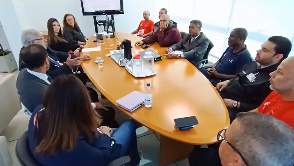 Audiência tem proposta de adiamento de demissões de trabalhadores da Mercedes-Benz