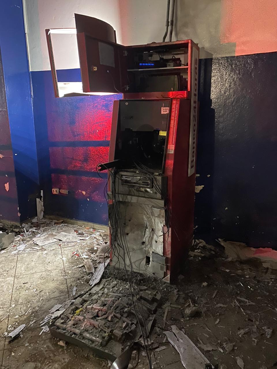 15 criminosos participaram da explosão de caixa 15 criminosos participaram da explosão de caixa