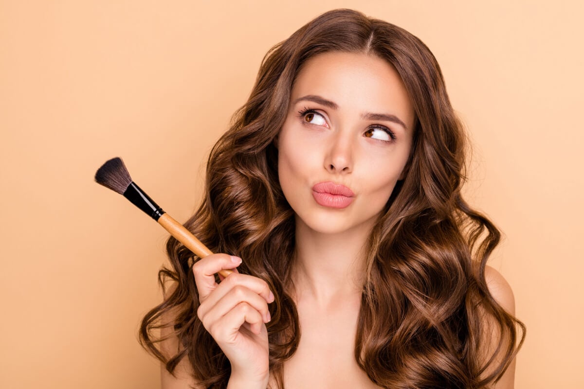 5 erros de maquiagem que fazem você parecer mais velha - Thmais
