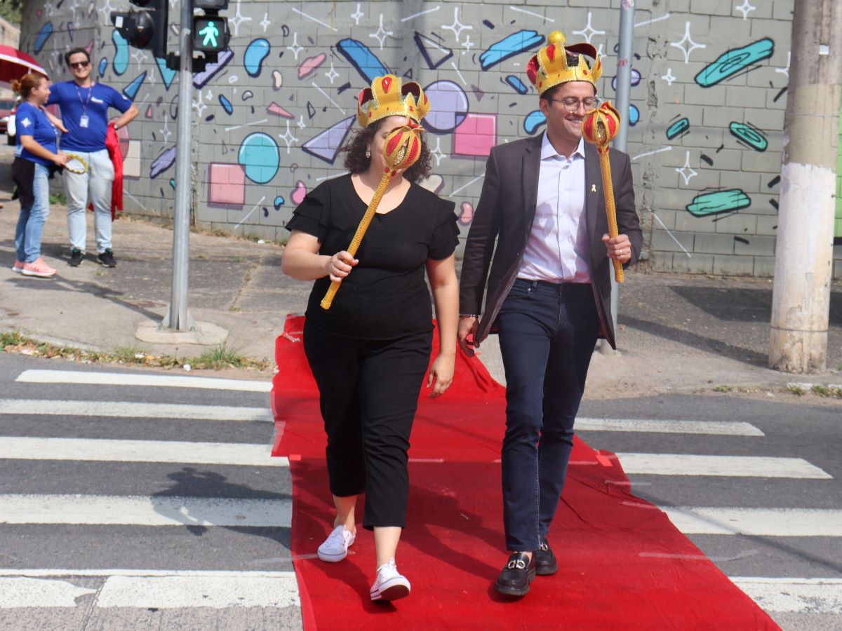 Atravesse como um rei: Dia do pedestre tem ação educativa Atravesse como um rei: Dia do pedestre tem ação educativa