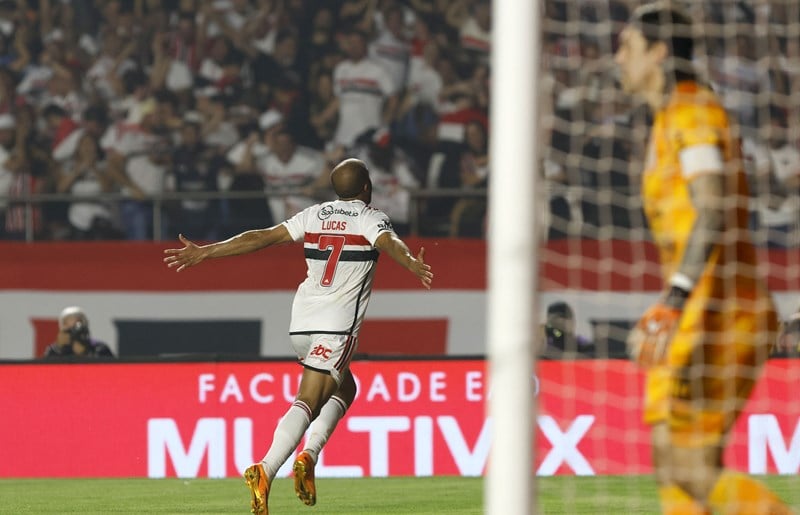 Calleri decide e São Paulo vence 1º jogo da final da Copa do Brasil