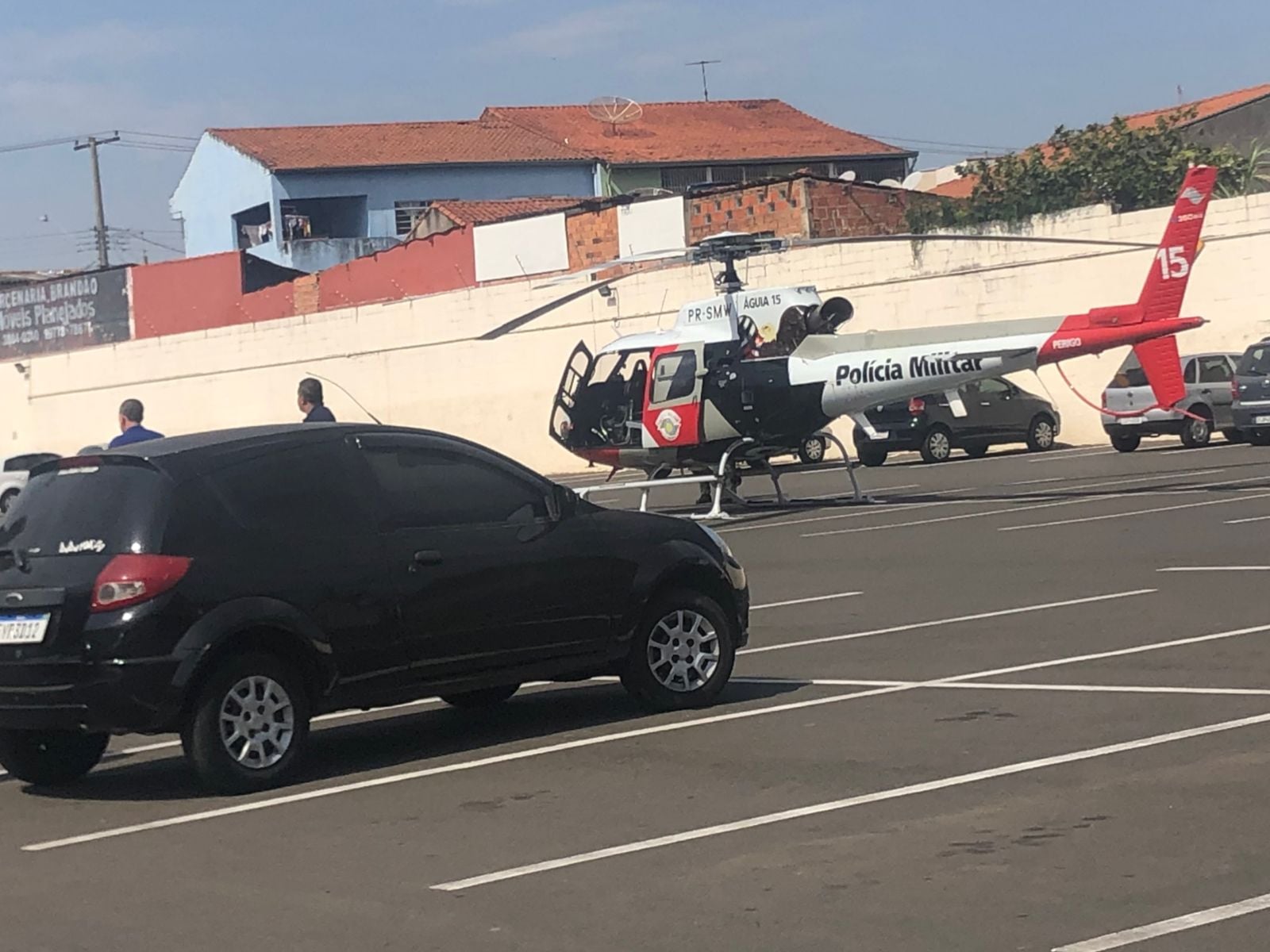 Pais que deixaram filhos sozinhos são liberados pela justiça Pais que deixaram filhos sozinhos são liberados pela justiça