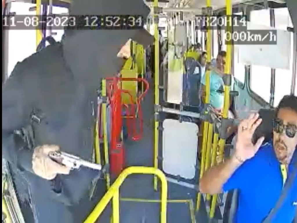 adolescentes roubos ônibus caraguá