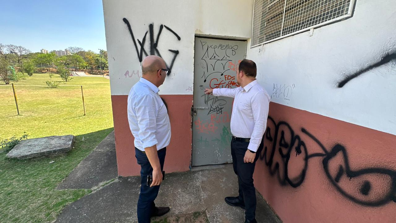 Guarda Municipal trabalha para identificar os autores dos atos de vandalismo no Taquaral Guarda Municipal trabalha para identificar os autores dos atos de vandalismo no Taquaral