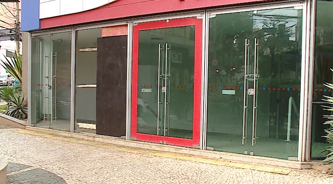 Banco é alvo de criminosos durante a madrugada em Campinas