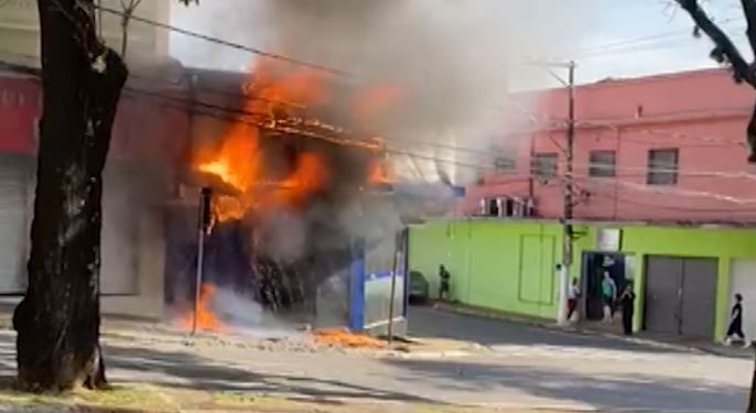 Clínica odontológica fica destruída após incêndio no centro de Valinhos