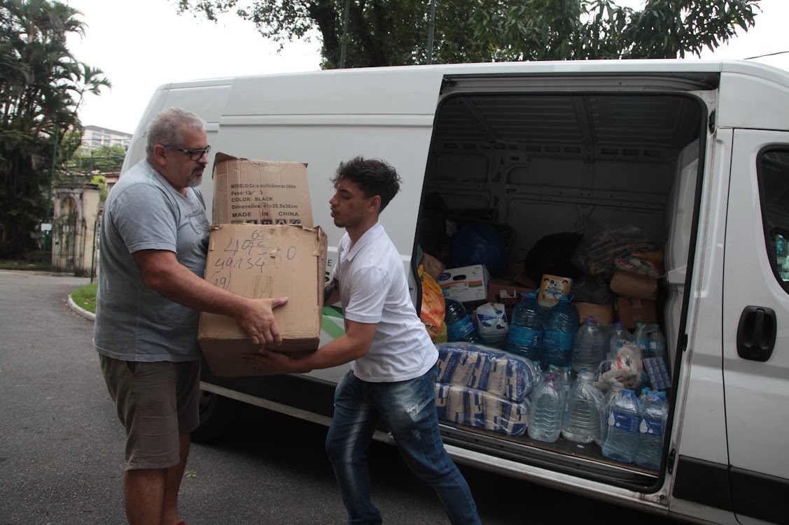 Santos anuncia auxílio emergencial às vítimas de incêndio no Dique da Vila Gilda (3)