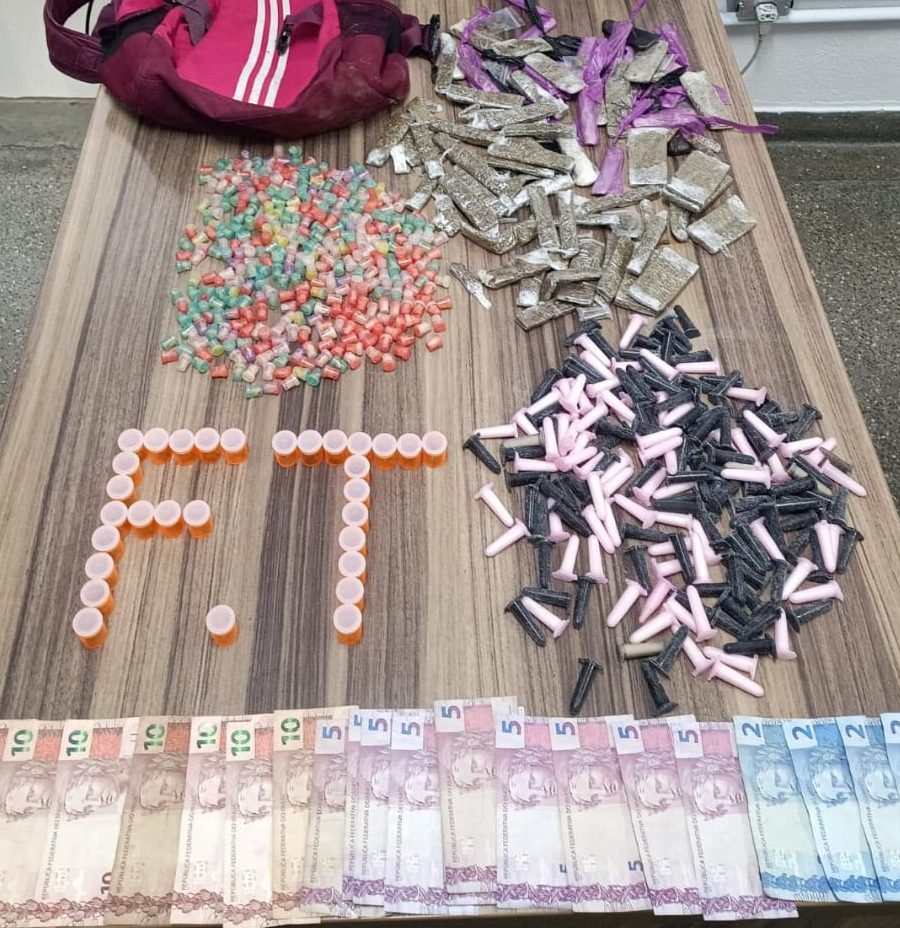 Homens são presos por tráfico de drogas