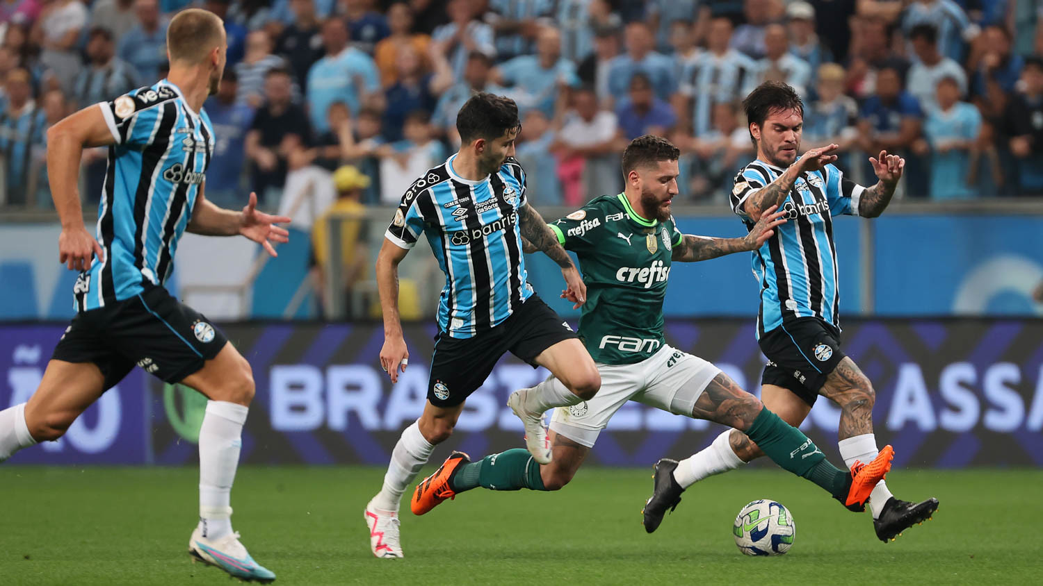 Grêmio bate Palmeiras e agora os dois secam o Botafogo contra o Corinthians