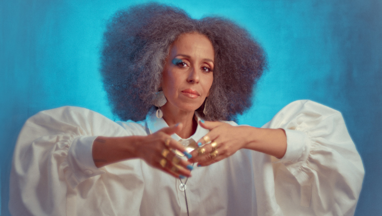 Iara Rennó comemora 20 anos de carreira com lançamento do álbum “Orí Okan”, no Vitrine