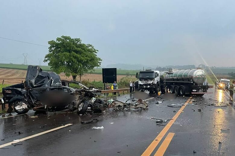 Acidente deixa 4 pessoas mortas e duas feridas