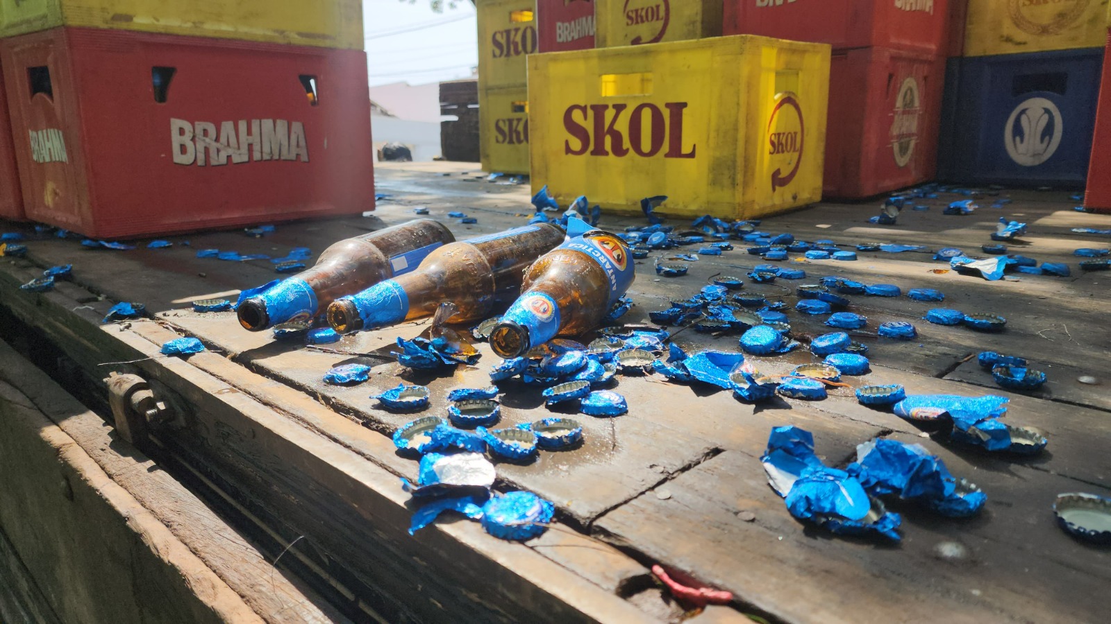 Descarte irregular de 600 litros de cerveja é flagrado pela GM Descarte irregular de 600 litros de cerveja é flagrado pela GM