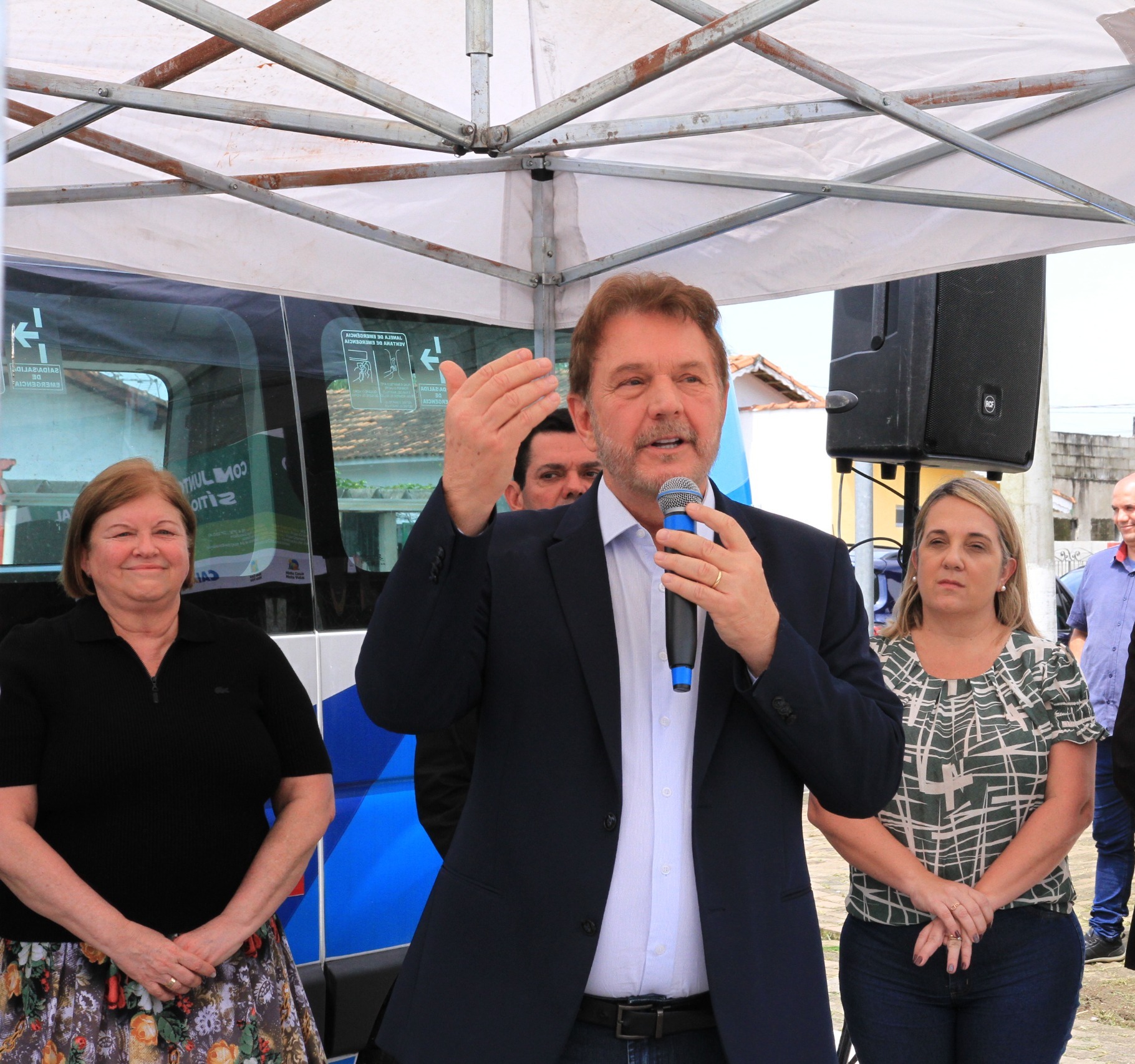 Mourão em solenidade de retomada das obras do Programa Minha Casa Miinha Vida em Praia Grande