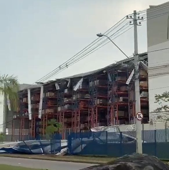 Vendaval faz parede de empresa desabar em Judiaí