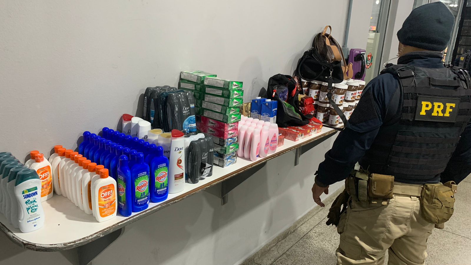 Casal é detido com R$ 6.000,00 em mercadorias furtadas na via Dutra, em Jacareí