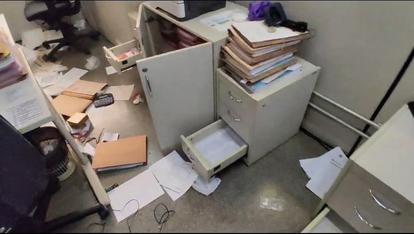 Homem invade Prefeitura de Piracicaba e destrói Procuradoria Homem invade Prefeitura de Piracicaba e destrói Procuradoria