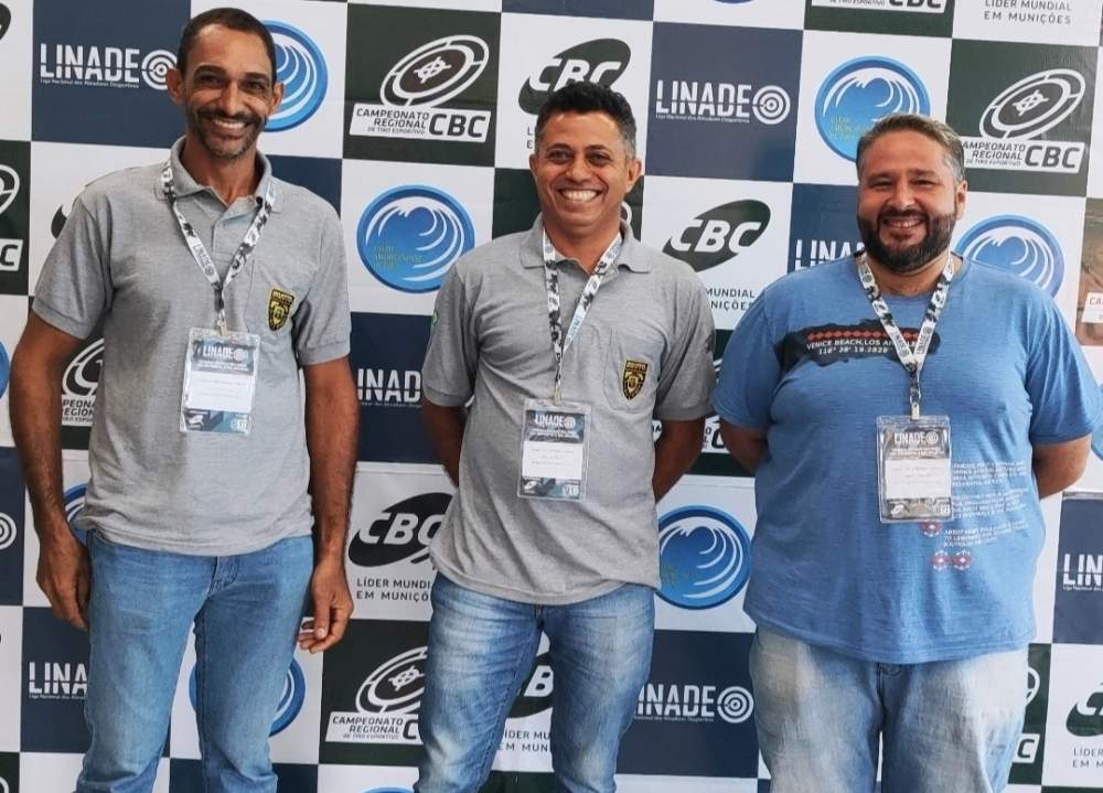 Anselmo Rodrigo Panini (primeiro da direita)