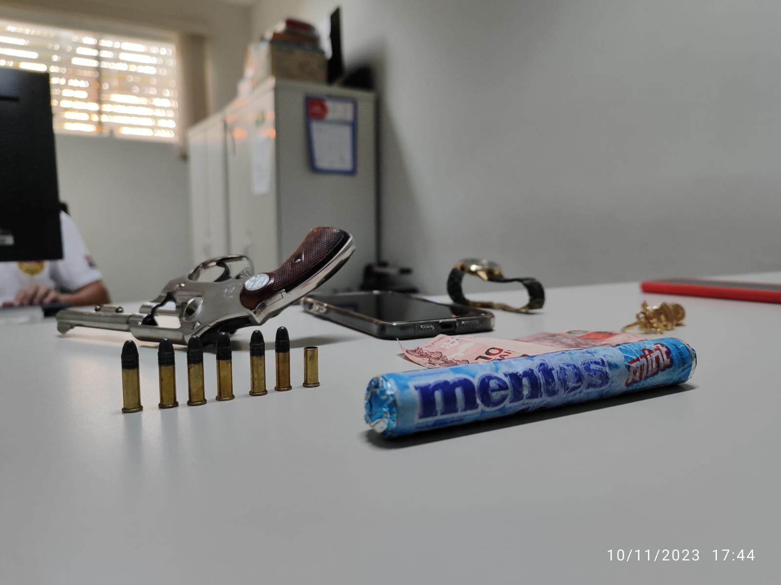 Na tarde desta sexta-feira, 10, policiais da Guarda Municipal de Jundiaí prenderam um homem que se passava por vendedor de doces na cidade.