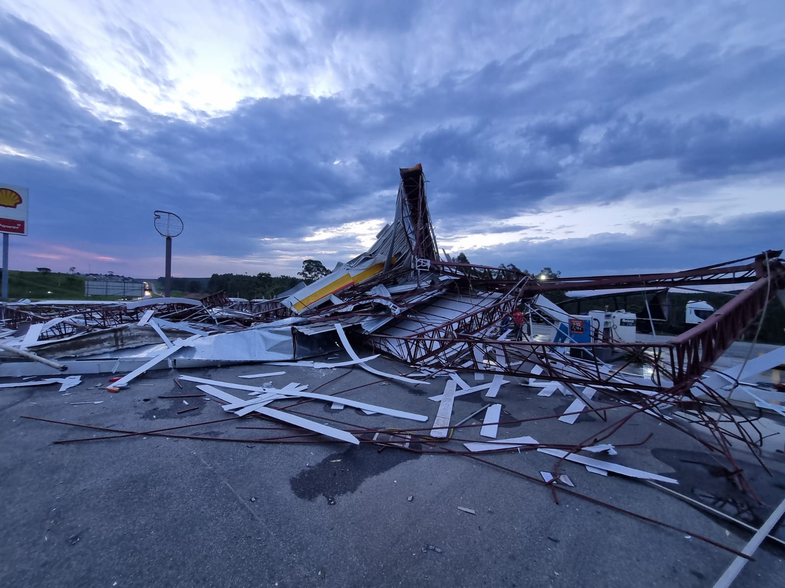 teto de posto de combustível caçapava