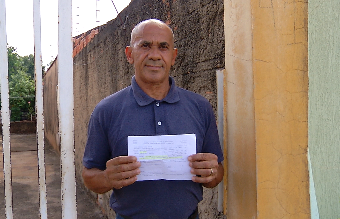 Idoso tenta renovar carteira de motorista, mas descobre que está morto para o DETRAN