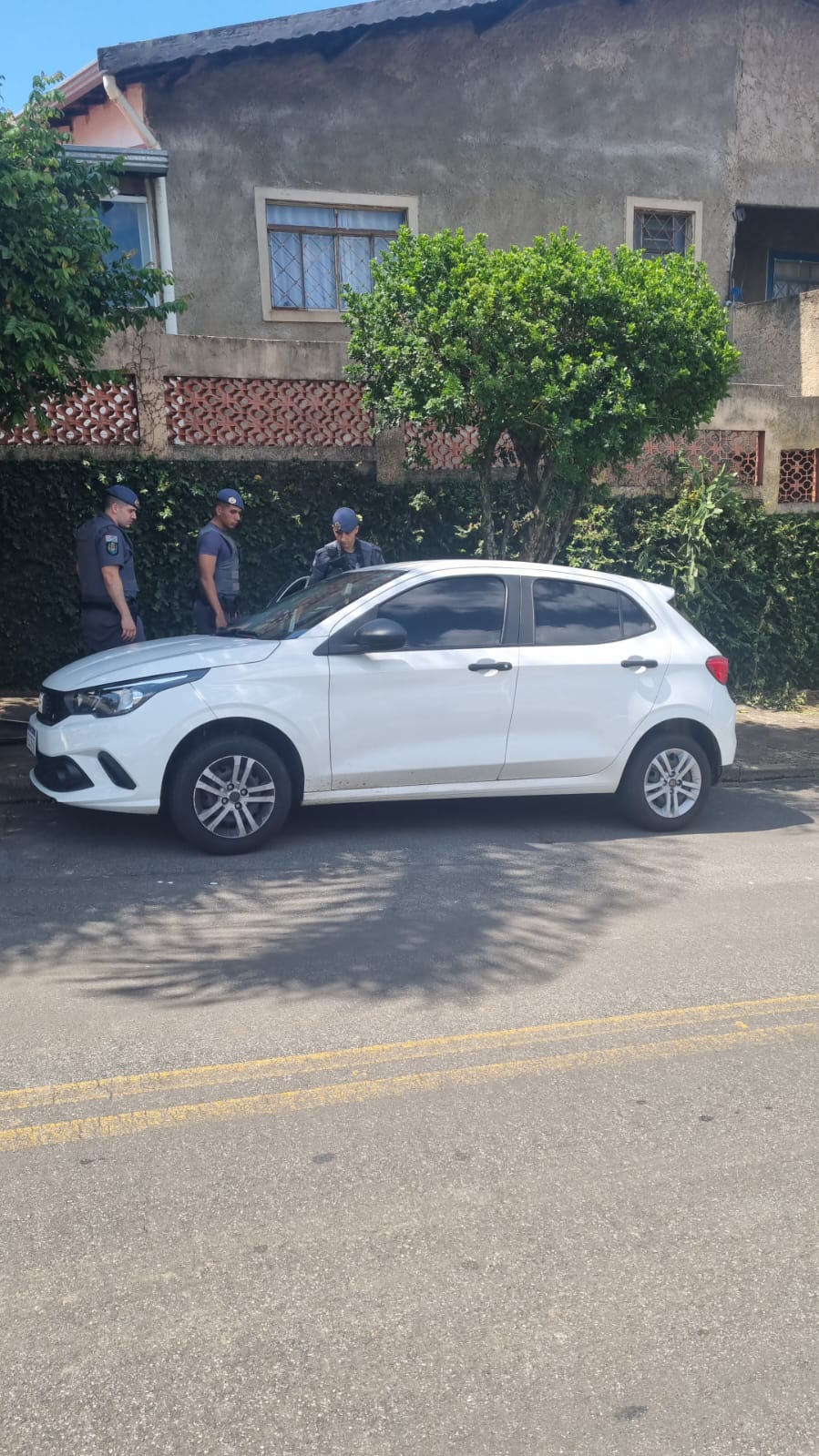 Carro usado por atirador é encontrado na Vila Nogueira