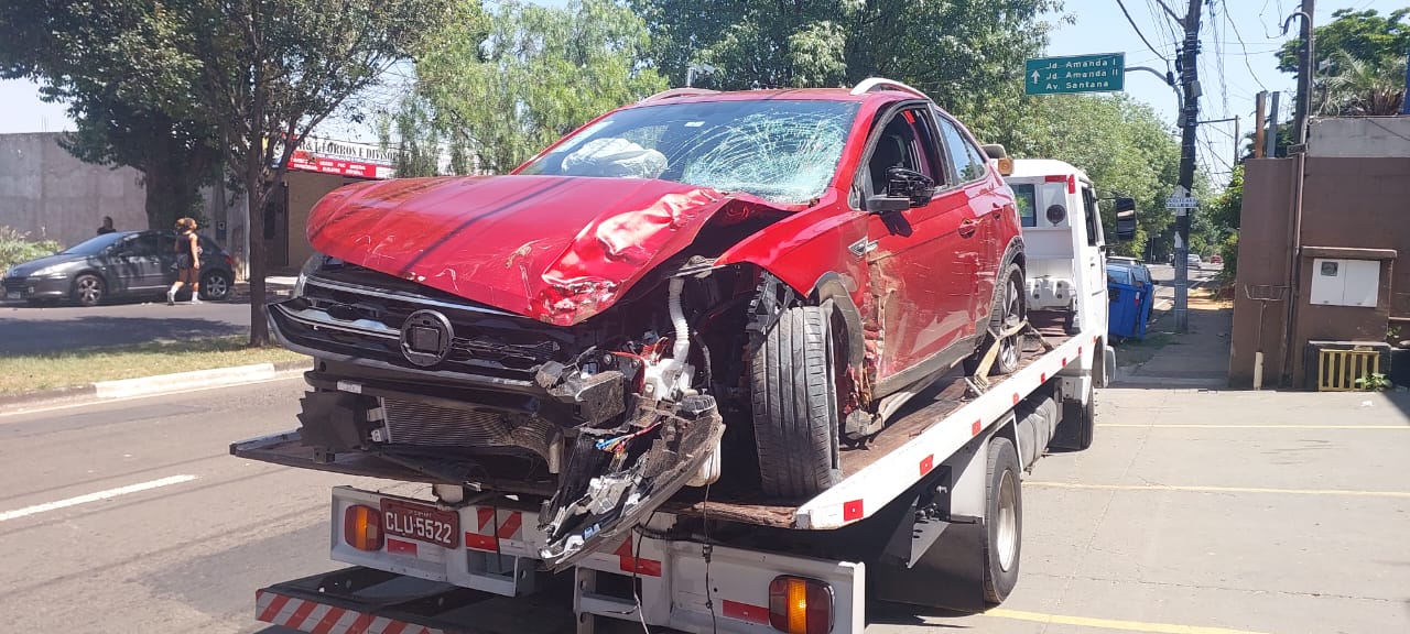 Criminosos sofrem acidente durante perseguição com a GCM