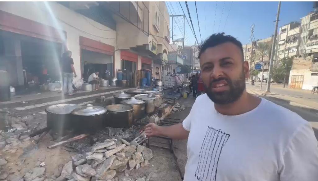 Hasan mostra fogões improvisados na Faixa de Gaza Hasan Rabee mostra fogões improvisados na Faixa de Gaza