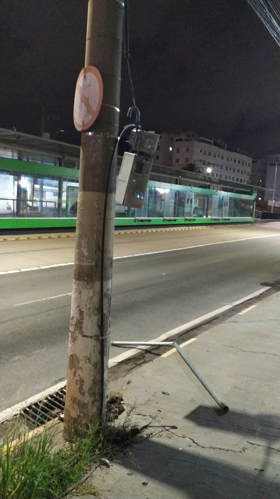 Furto de fiação prejudica BRT do Parque Industrial de Campinas As catracas de acesso à estação estão inoperantes até o momento. Usuários da linha BRT10 acessam livremente a estação, sem o pagamento de tarifa.