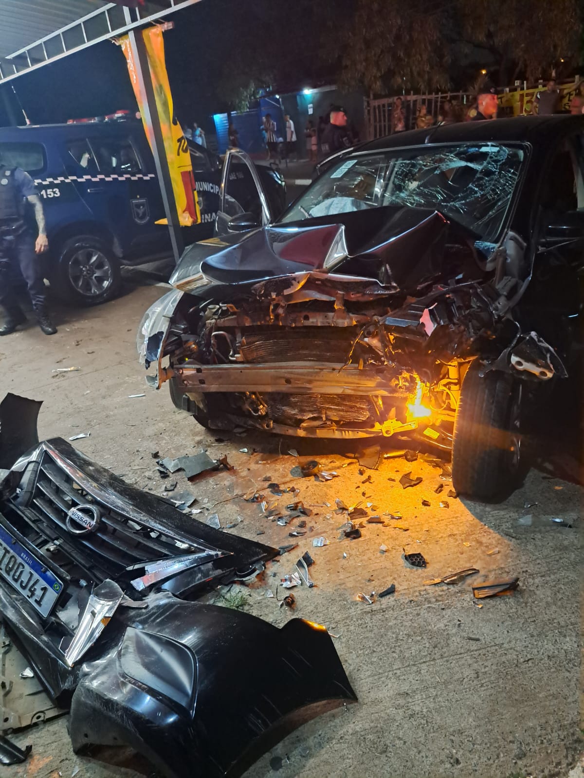 Durante plantão, a equipe do Grupamento de Ações Especiais de Campinas (GAE) recebeu a informação de que um veículo roubado estava transitando pelo bairro Taquaral. Rapidamente, os policiais o avistaram nas ruas e deram ordem de parada, o que não foi atendido pelo condutor.