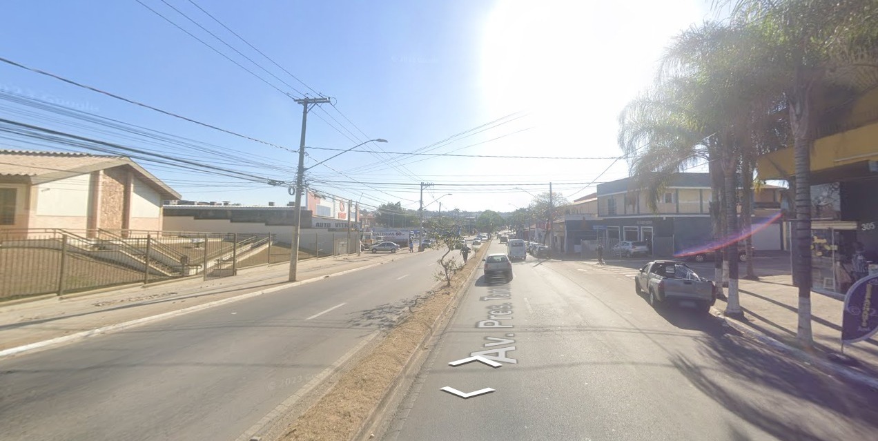 Av. Pres. Tancredo Neves, São José dos Campos - SP três crianças acidente sjc